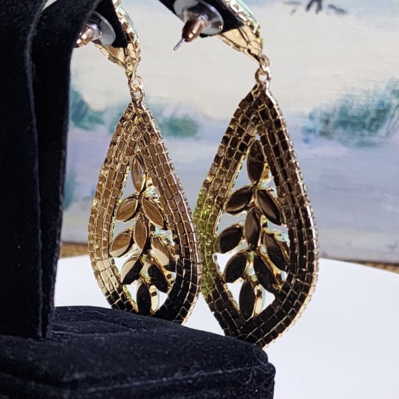 Statement Green Crystal Teardrop Drop Earrings - Picture 5 of 7